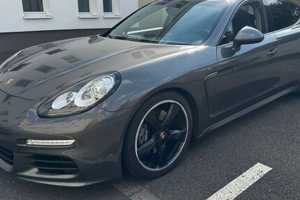 Porsche Panamera 172.000 km 30.450 &euro; Duisburg 47139