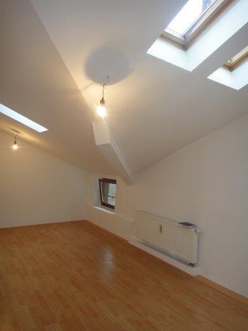 Dachgeschoßwohnung Duisburg Laar - 2.5 Zimmer, 65 m&sup2;, 470&euro; | Angebot:26492220