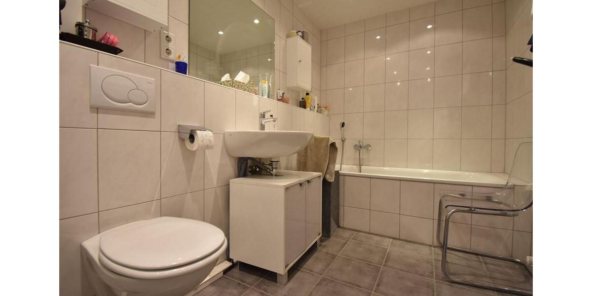 Dachgeschoßwohnung Düsseldorf Niederkassel - 3 Zimmer, 107 m&sup2;, 1.795&euro; | Angebot:26461076