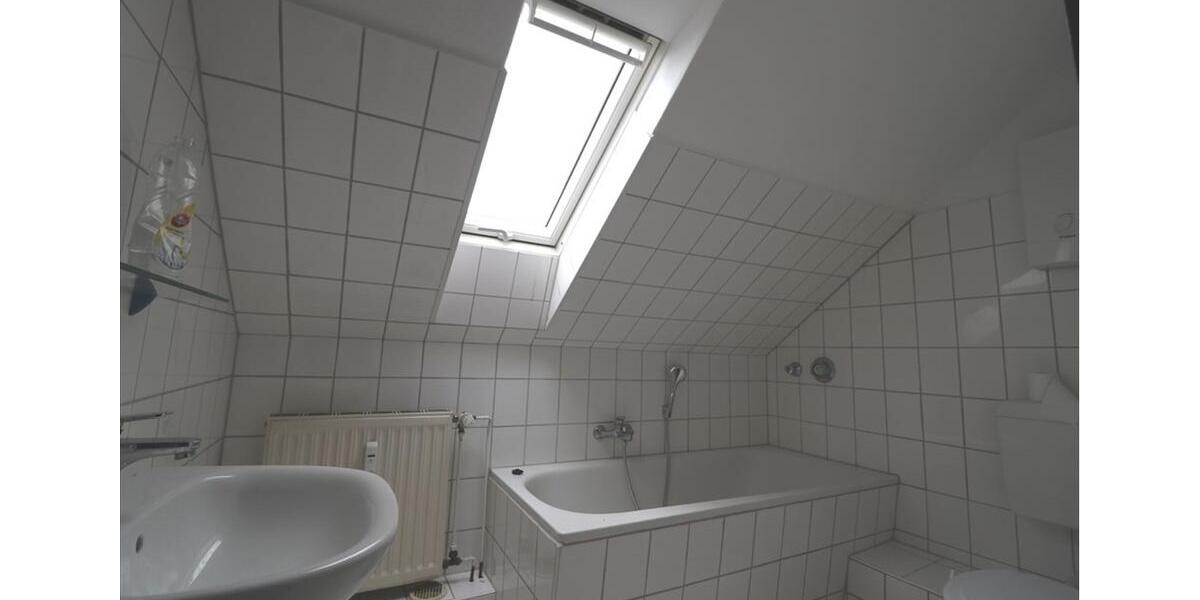 Dachgeschoßwohnung Krefeld Cracau - 3 Zimmer, 56 m&sup2;, 580&euro; | Angebot:26111464
