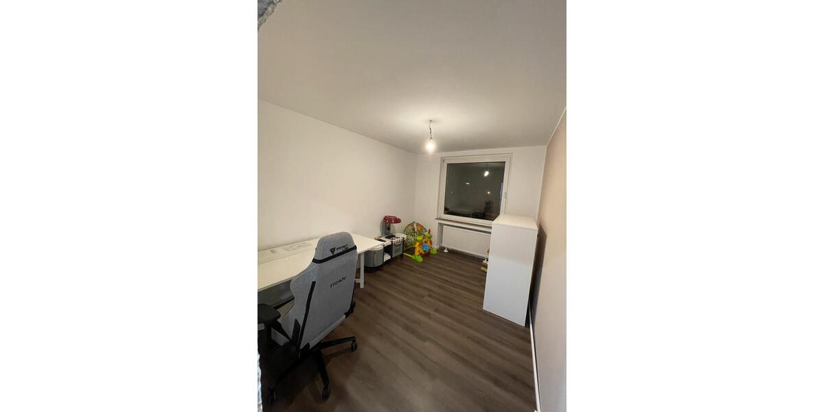 Etagenwohnung Mönchengladbach Süd - 4 Zimmer, 81 m&sup2;, 210.000&euro; | Angebot:27197356