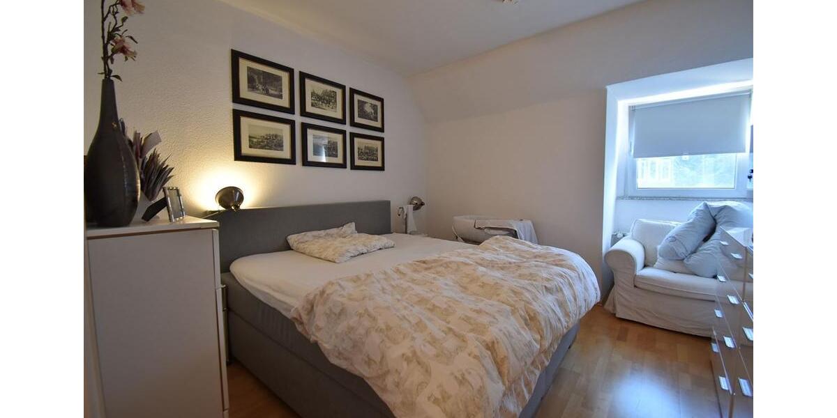 Dachgeschoßwohnung Düsseldorf Niederkassel - 3 Zimmer, 107 m&sup2;, 1.795&euro; | Angebot:26461076