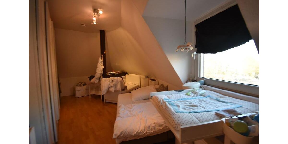 Dachgeschoßwohnung Düsseldorf Niederkassel - 3 Zimmer, 107 m&sup2;, 1.795&euro; | Angebot:26461076