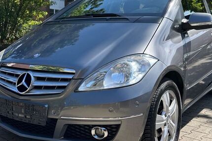 Mercedes-Benz A 180 157.300 km 5.900 &euro; Düsseldorf 40589