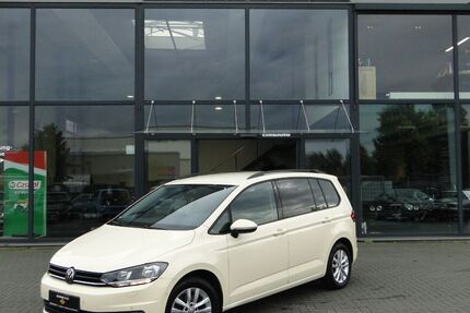 VW Touran 233.400 km 14.480 &euro; Duisburg 47229