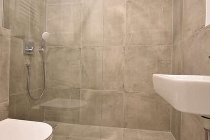 Wohnung Düsseldorf Stadtmitte - 2 Zimmer, 50 m&sup2;, 850&euro; | Angebot:27076053