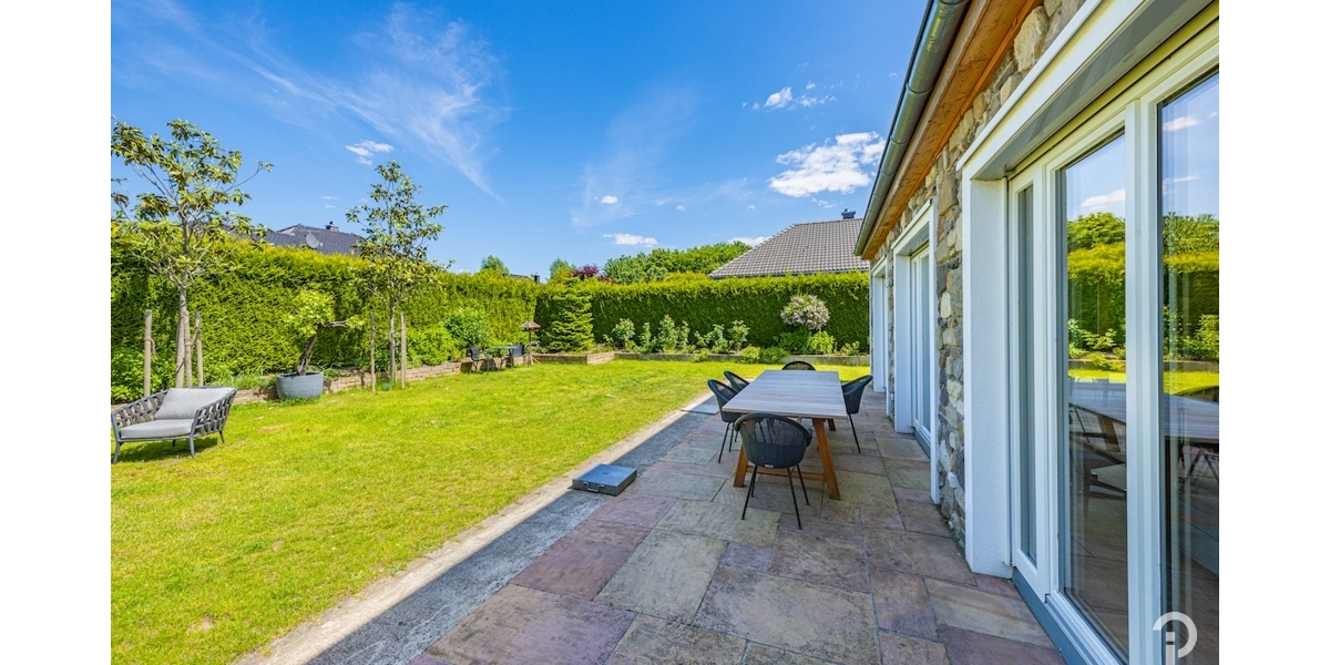 Repräsentatives Einfamilienhaus mit großem Garten. Ein sonniges Paradies mit 4-5 Zimmer für Familien - Einfamilienhaus Jüchen | Angebot:26844365