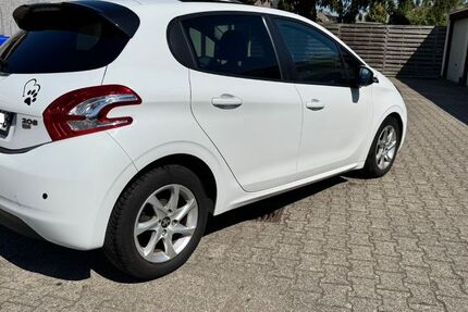 Peugeot 208 156.000 km 4.695 &euro; Mönchengladbach 41238