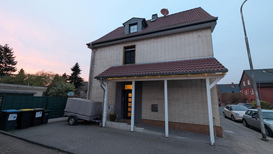 Einfamilienhaus Duisburg Hochheide - 8 Zimmer, 150 m&sup2;, 429.000&euro; | Angebot:27285242