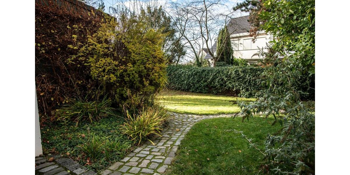 Einfamilienhaus Düsseldorf Stadtbezirk 8 - 9 Zimmer, 360 m&sup2;, 5.500&euro; | Angebot:26646583