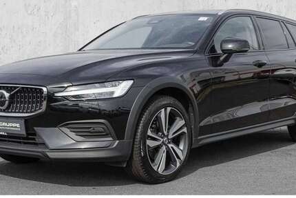 Volvo V60 Cross Country 33.581 km 33.940 &euro; Düsseldorf 40474
