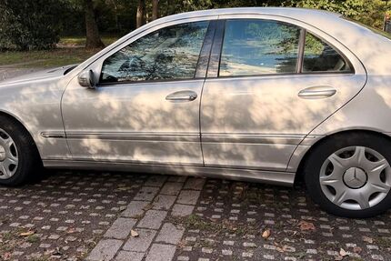 Mercedes-Benz C 200 242.500 km 2.800 &euro; Duisburg 47178