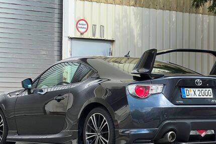 Toyota GT86 178.000 km 15.500 &euro; Düsseldorf 40225