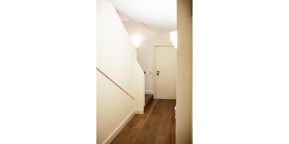 Einfamilienhaus Düsseldorf Stadtbezirk 8 - 9 Zimmer, 360 m&sup2;, 5.500&euro; | Angebot:26646583