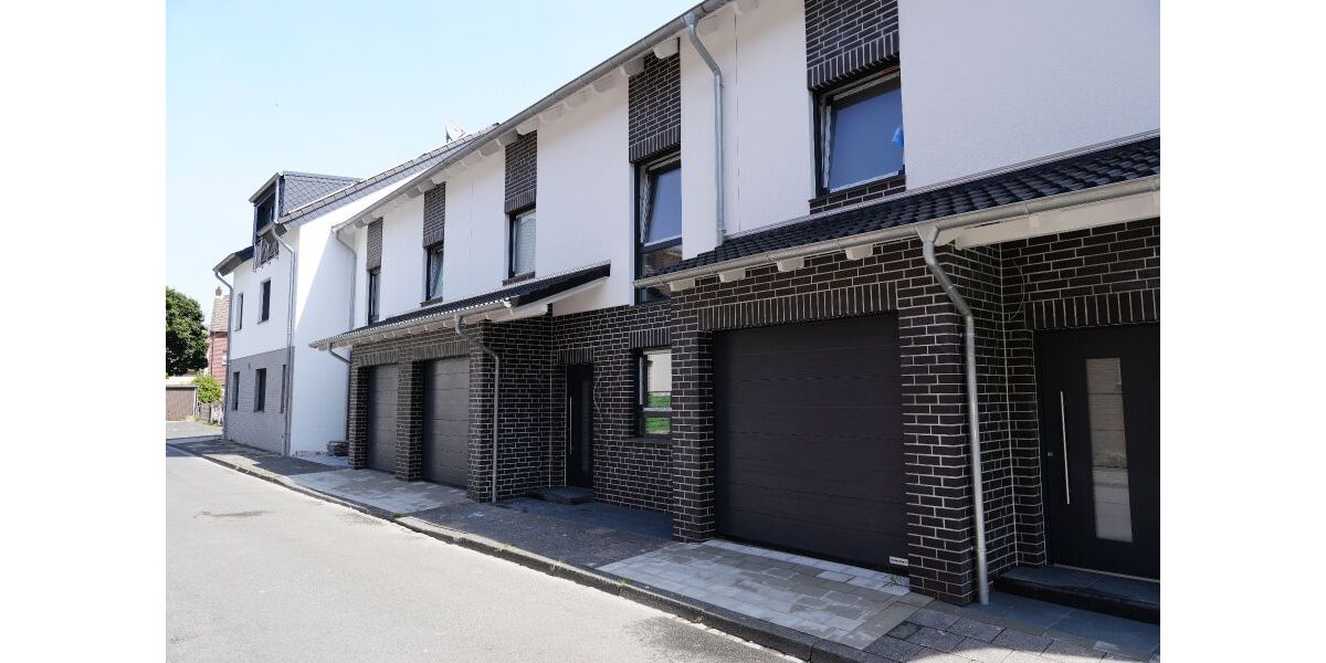Provisionsfrei* Das letzte EinfamilienhausMittelhaus mit PV+Speicher 10,4 KW+Garage 140m zum Rheinufer Energiebedarf 22,4 kWhm2a - Einfamilienhaus Duisburg Essenberg | Angebot:27447235