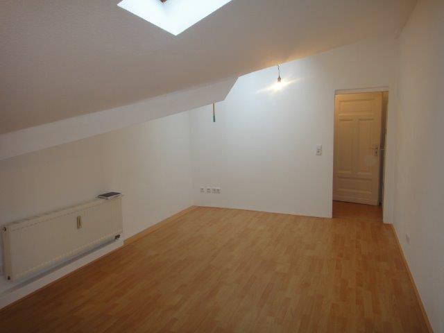 Dachgeschoßwohnung Duisburg Laar - 2.5 Zimmer, 65 m&sup2;, 470&euro; | Angebot:26492220